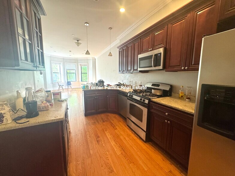 Building Photo - 1087 Beacon St