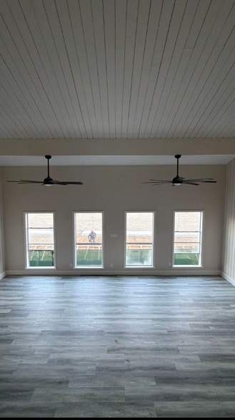 Building Photo - 19 Lakeway St