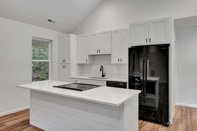 Kitchen - 103 Brookhollow Dr