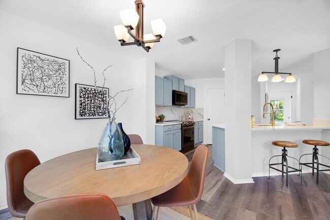 Building Photo - 2203 Lexfield Ln