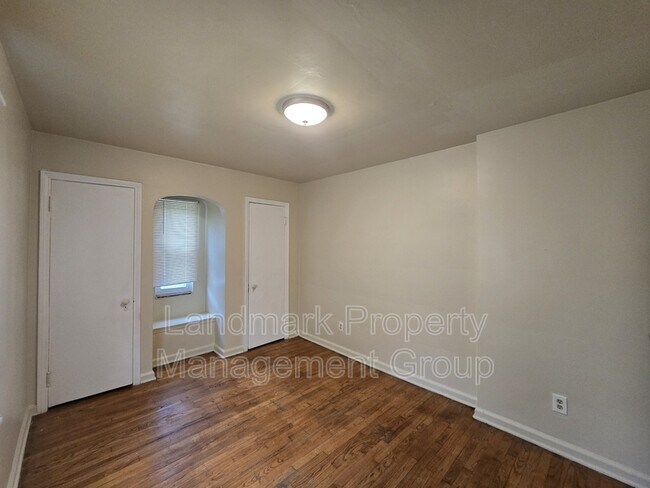 Building Photo - 15205 Maplewood Ave