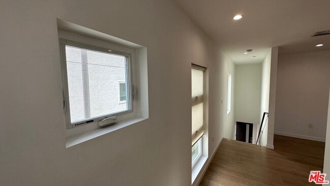 Building Photo - 5226 Satsuma Ave