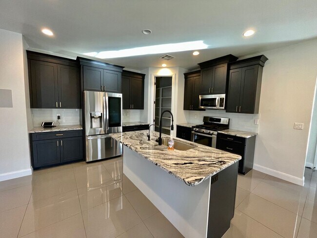 Building Photo - Wonderful Pet-Friendly Home in Overlook @ ...
