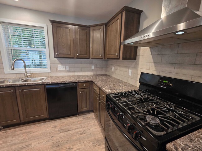 Building Photo - 4548 Spruce Ct