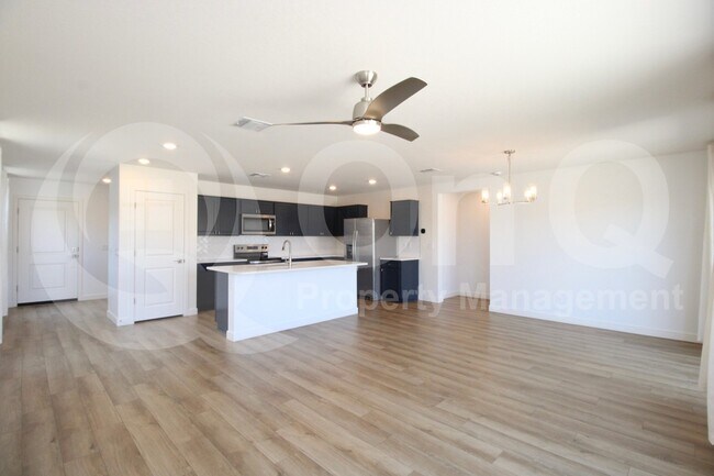 Building Photo - 2540 W La Salle St