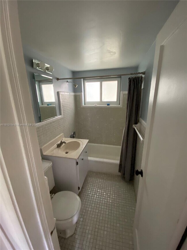 Building Photo - 7620 SW 56th Ave