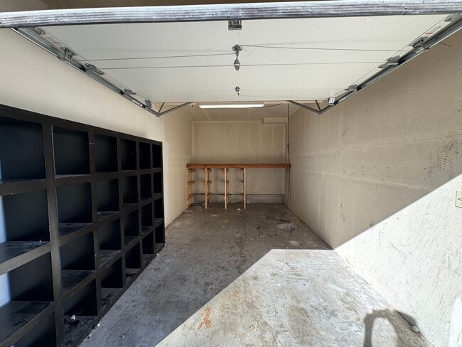 Building Photo - Beautiful 2Bd/1.5Ba Townhome in Orange w/A...