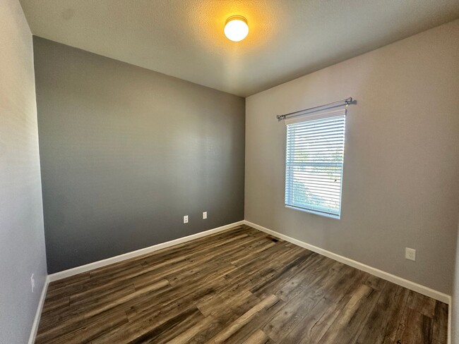 Building Photo - MOVE-IN SPECIAL - $500 off First Months Re...