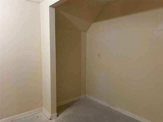 Building Photo - 1530 Oleander Dr SW