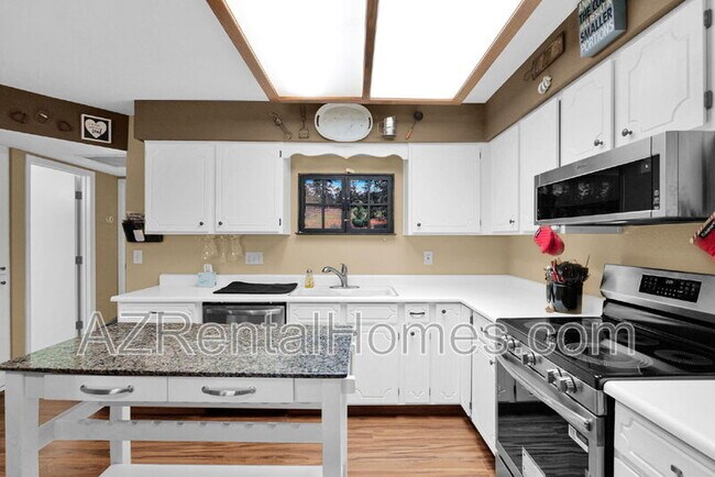 Building Photo - 2064 S Farnsworth Dr