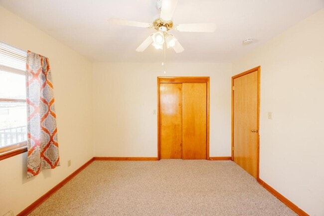 Building Photo - 212 Pine St