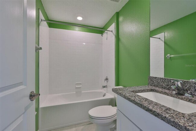 Building Photo - 15411 Miller Creek Dr