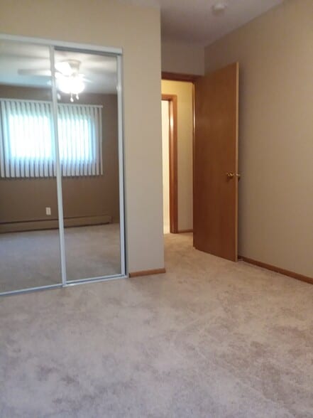 Building Photo - 3246 Douglas Dr N