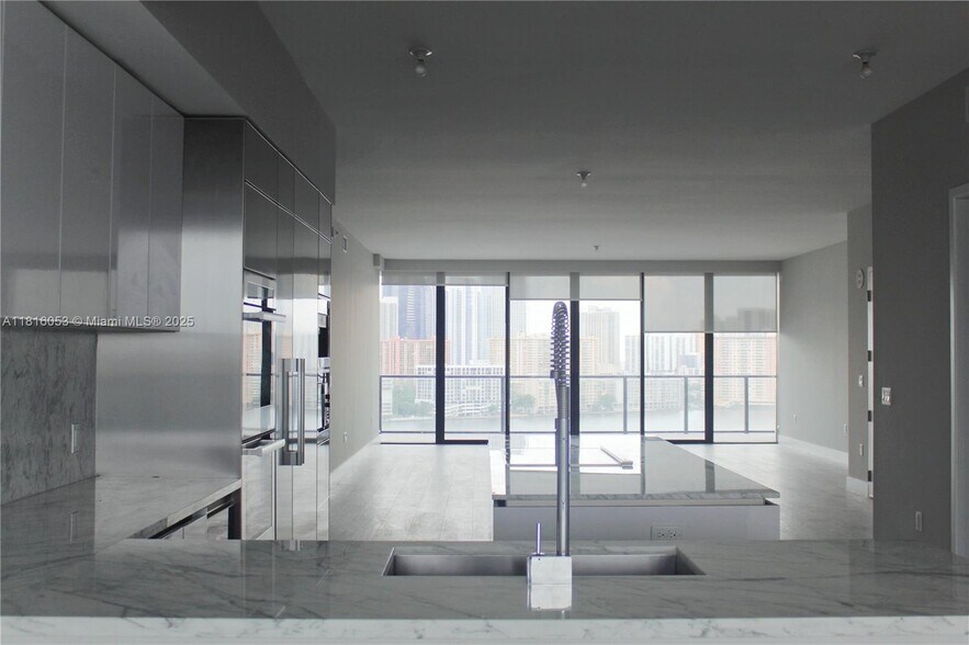 Building Photo - 5000 Island Estates Dr