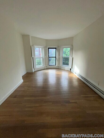 Building Photo - 529 Beacon St