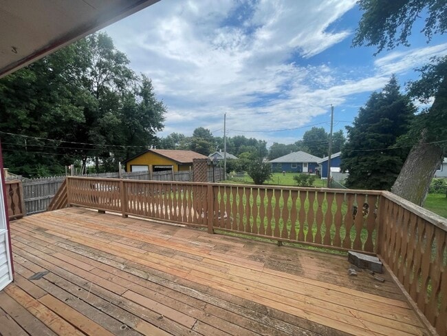 Building Photo - Home in Omaha for rent!