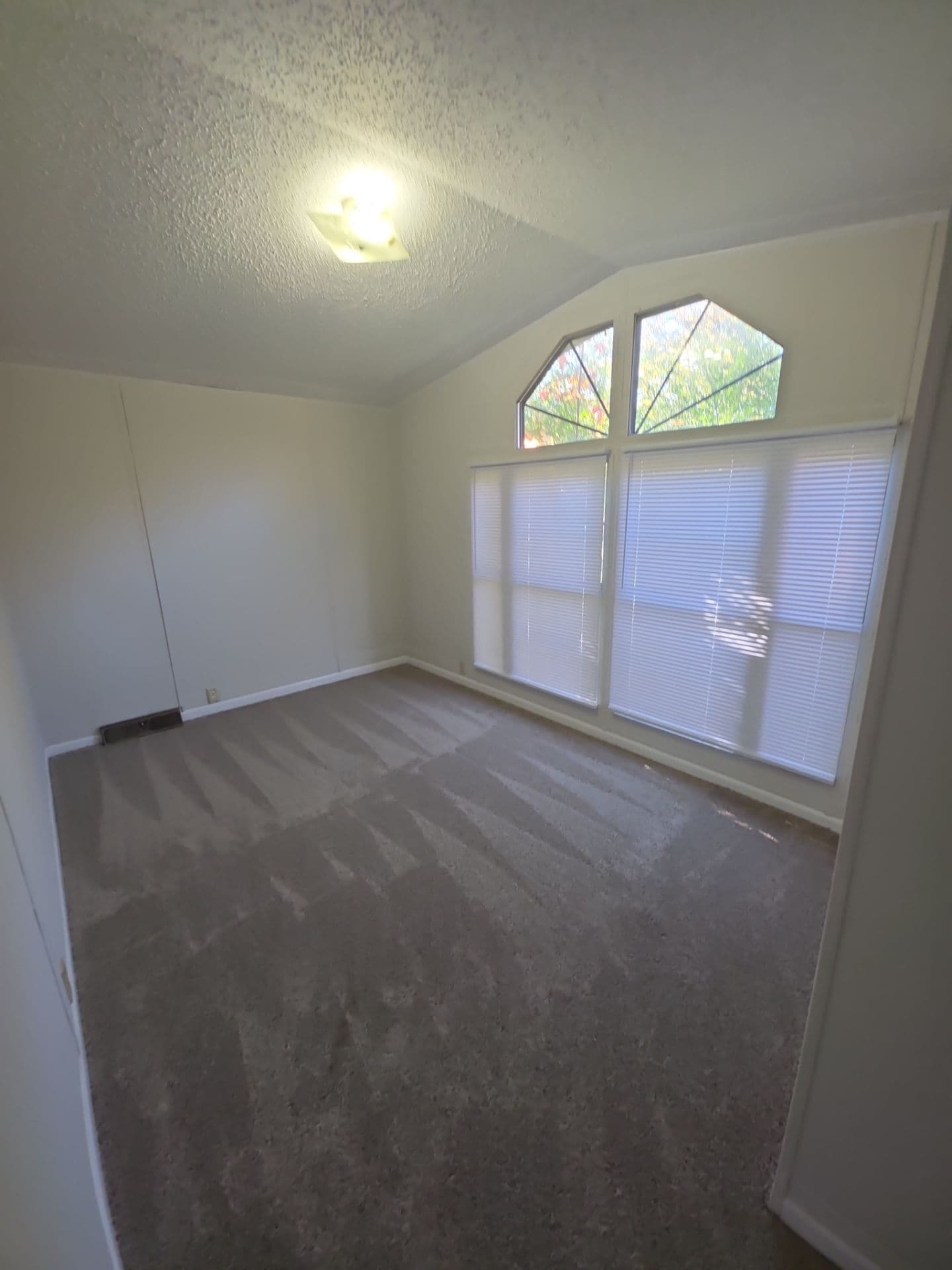 Building Photo - 2030 Wildwood Ct