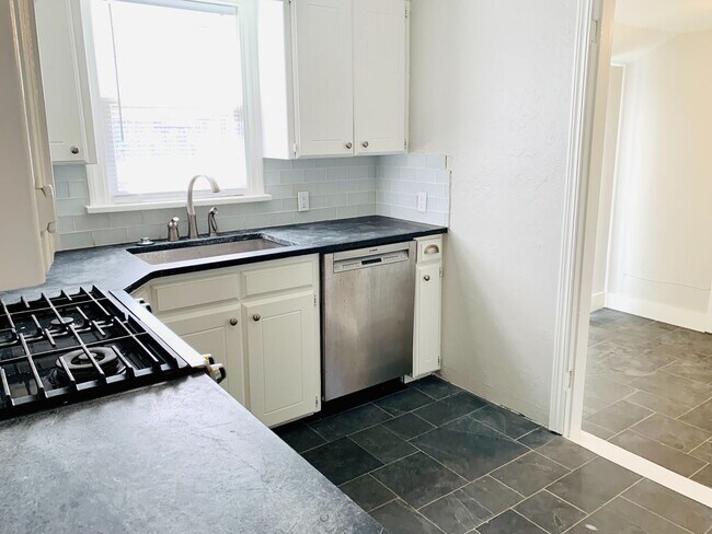 Building Photo - Beautiful 3BD/2BA Home Near OU – Prime Nor...