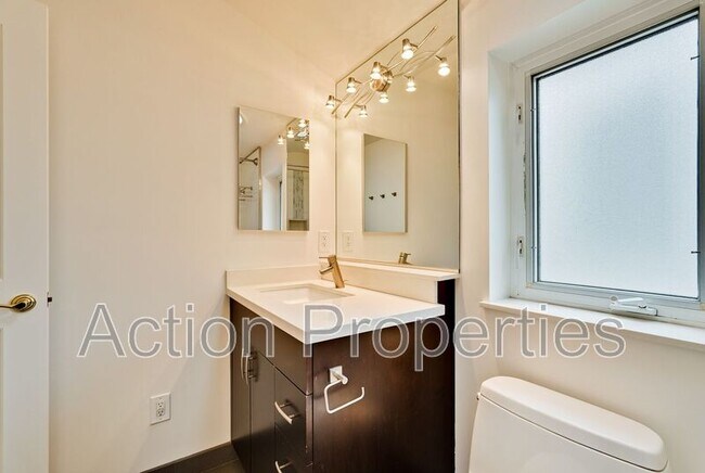 Building Photo - 2685 Yorkton Dr