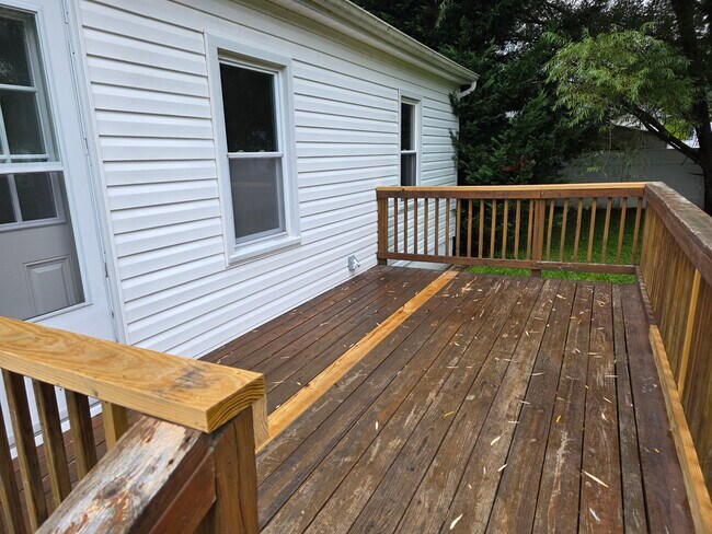 Building Photo - 651 Plater St