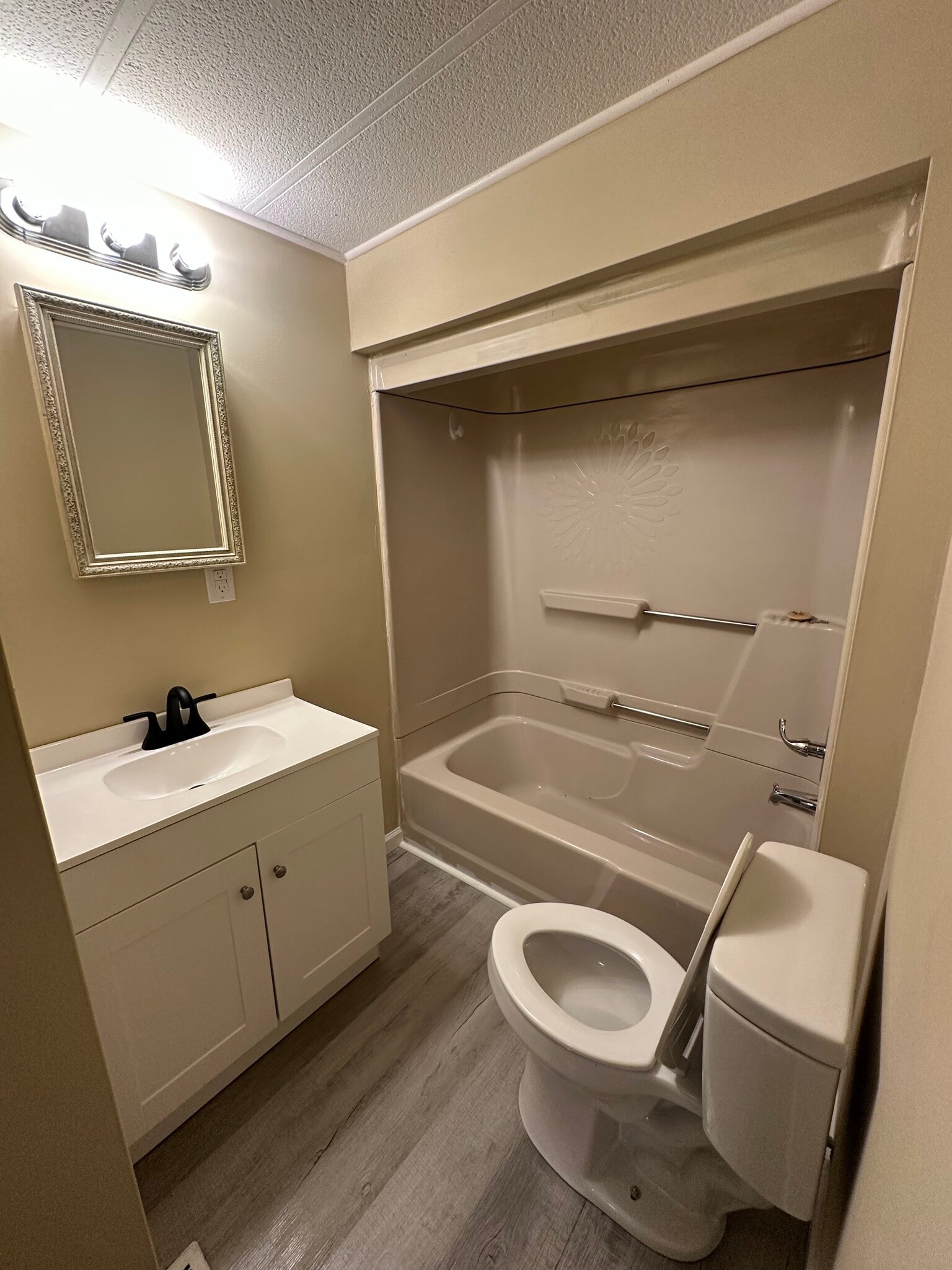 Building Photo - 74 Matthews Rd