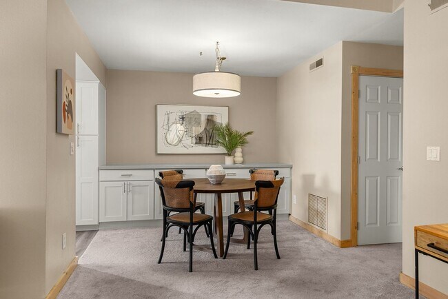 Building Photo - 2Bd/1.75Ba Kirkland Condo
