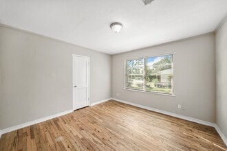 Building Photo - 13 13th St N