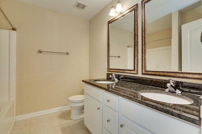 Building Photo - 2152 Sylvan Lake Dr
