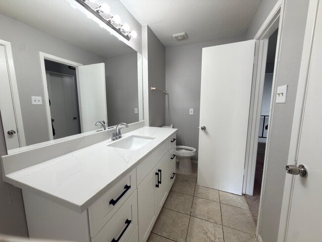 Building Photo - 3004 Gilmar Dr