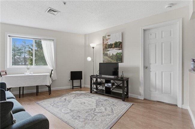 Building Photo - 31 Devereux Ave