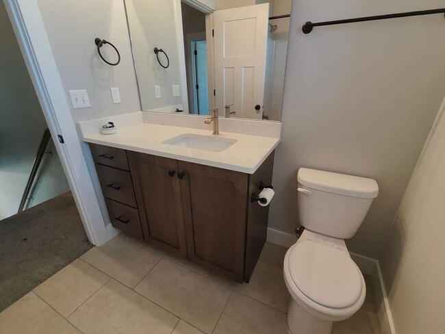 Building Photo - Spacious 4 bed/2.5 bath Home!