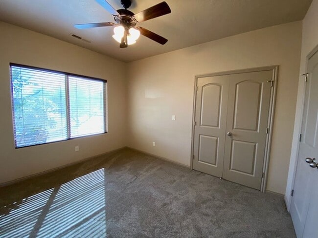 Building Photo - SPACIOUS HURRICANE HOME FOR RENT