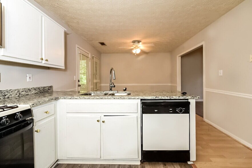 Building Photo - 407 Montgomery Pl