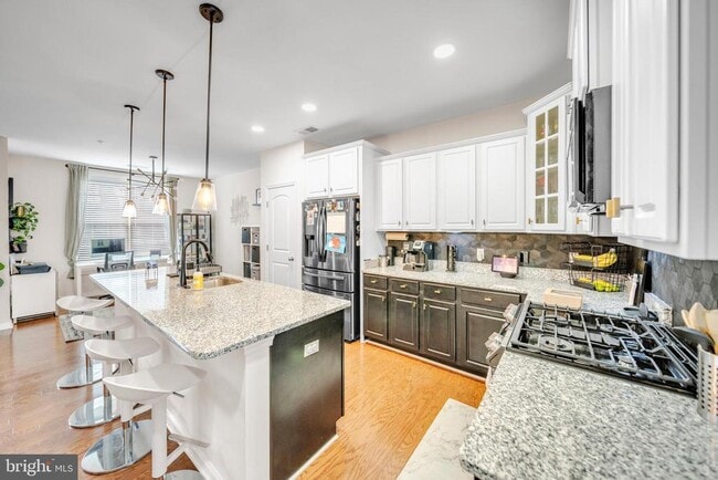 Building Photo - 2609 Campus Way N