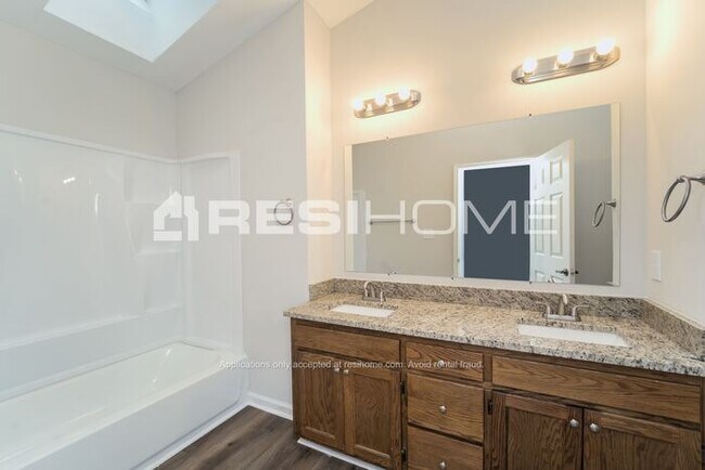 Building Photo - "Welcome Home! Get 1 month FREE RENT when ...