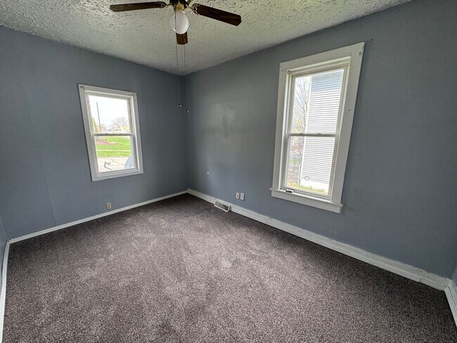 Building Photo - 428 7th St