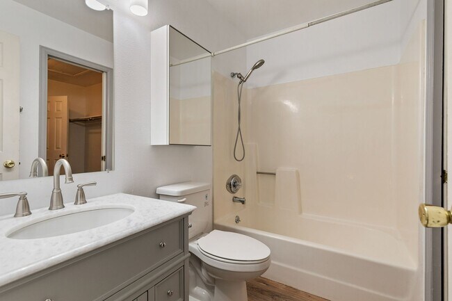 Building Photo - 1090 Sundering Dr