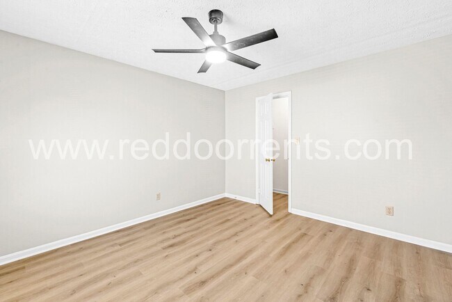 Building Photo - 5904 Beau Jardin Dr