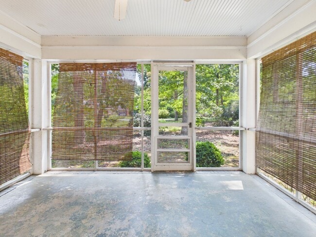 Building Photo - 2253 Brookwood Rd