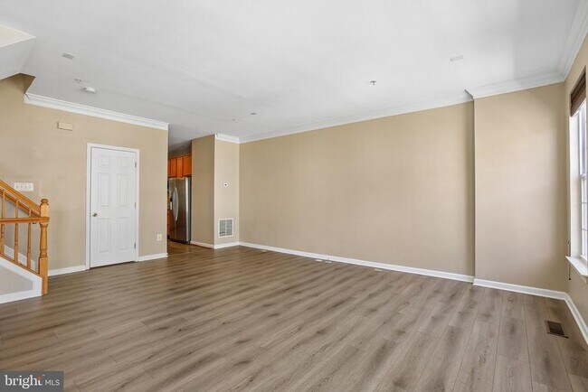 Building Photo - 7721 Valley Oak Dr
