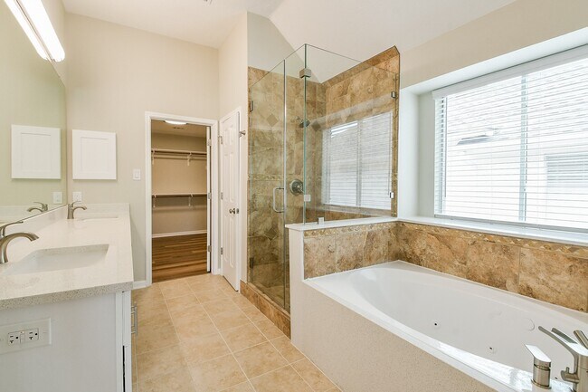 Building Photo - 815 Robins Way