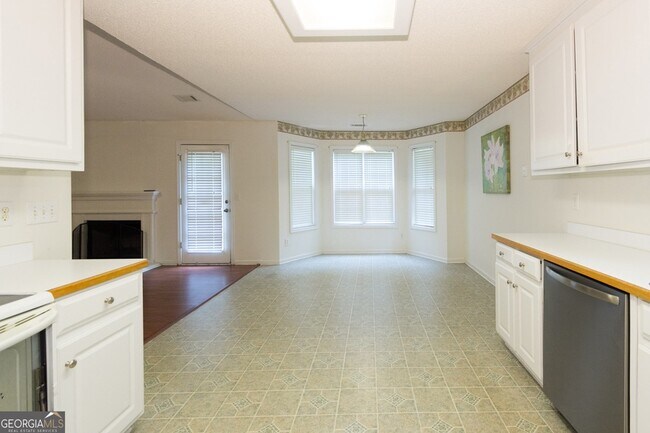 Building Photo - 2804 James Henry Dr