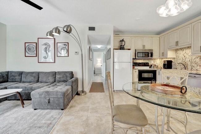 Building Photo - 353 S US Hwy 1