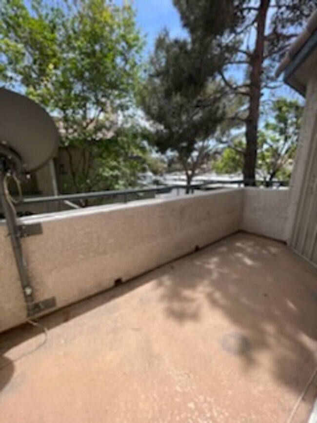 Building Photo - 1 Bedroom Condo Located in Canyon Willow!!