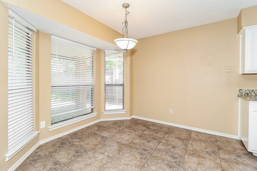 Building Photo - 4900 Barberry Dr