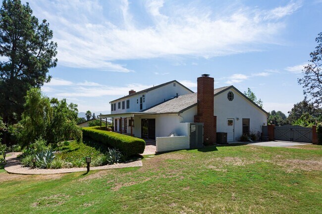 Building Photo - Georgian Colonial in Mt Helix