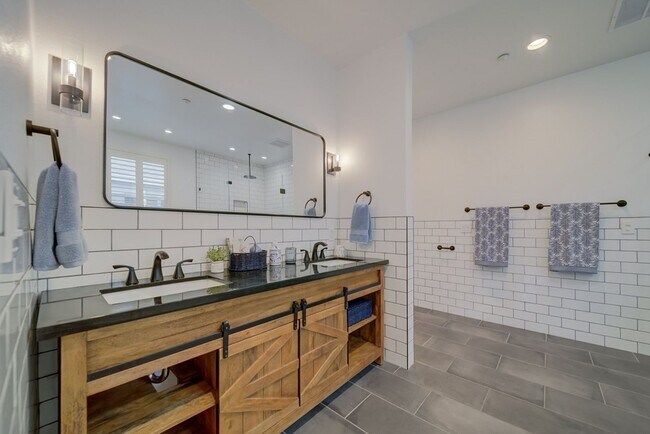 Building Photo - Modern Elegance in the Heart of North Napa