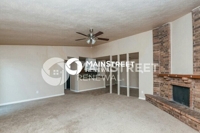 Building Photo - 3 Bedroom Pet-Friendly Home in Fort Worth, TX with Main Street Renewal