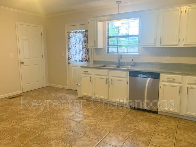 Building Photo - 8307 Iris Dr