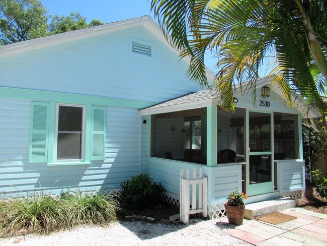 Building Photo - GULFPORT FURN. COTTAGE 2/2 EIGHT MONTH REN...